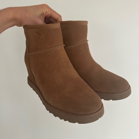 UGG Women’s Classic Femme Mini Boot - Picture 3 of 7